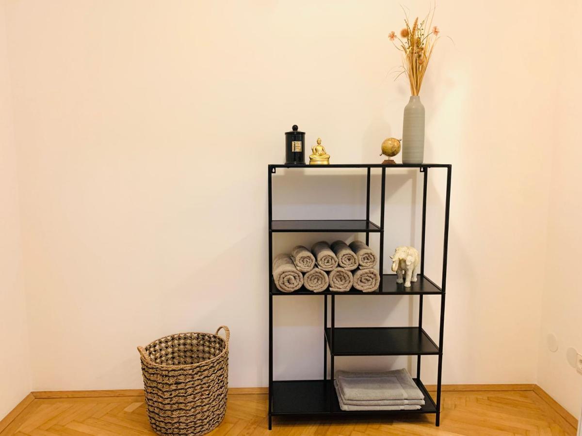 Ruhige Wohnung Im Gasometer Wien *Wifi*U3*Netflix* Luaran gambar