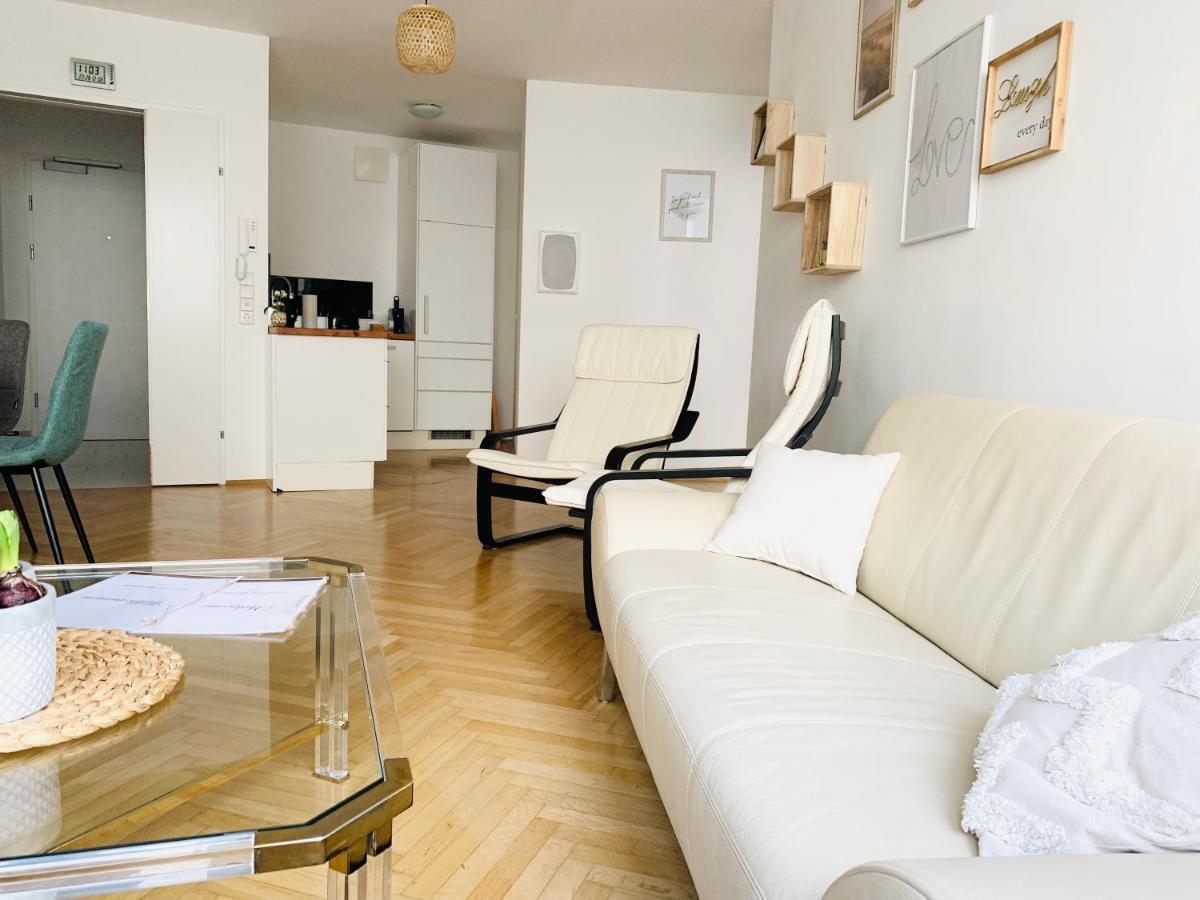 Ruhige Wohnung Im Gasometer Wien *Wifi*U3*Netflix* Luaran gambar
